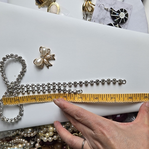 Elegant Rhinestone / Fuax Pearl Bow Brooch Bundle - Picture 14 of 17